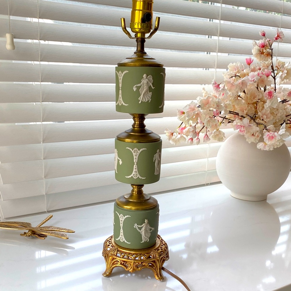💚💚Extraordinary Green and Gold Wedgwood Jasperware Lamp. Antique Vintage 3 tier